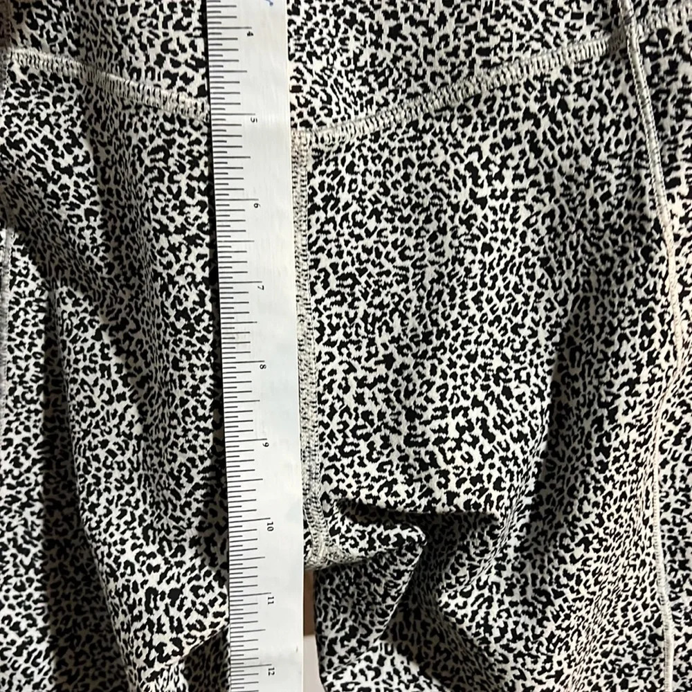 Athleta Women 25” Salutation Stash II Textured Tight 631936 Black White Size XS - Picture 5 of 6